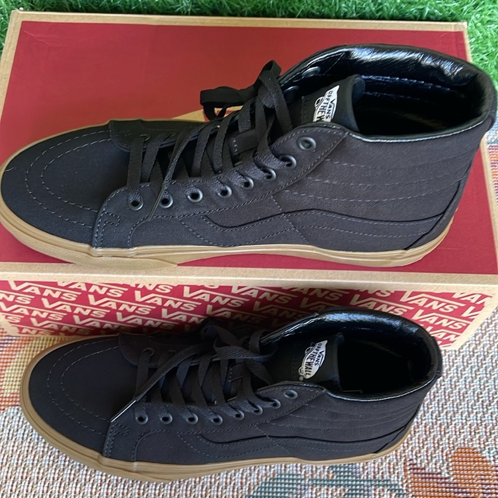 Vans WMNS Sk8-Hi Reissue (Canvas Gum) Black/Lghtgm
VN0A2XSBL0D
Sneakers - Picture 4 of 16